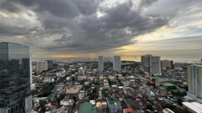 La Suitez 1420 I Skyline Views & Luxe Stay Near MOA